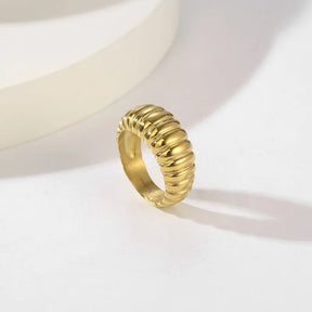 Anillo Concha Chapado en Oro de 18K